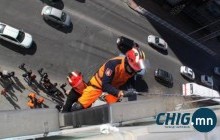 13 настай охин зургаан давхраас үсрэх гэж байжээ 