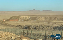 Сэрэмжлүүлэг: Машинтайгаа овоолго руу унаж, хавчуулагджээ 