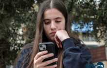 Грек 15-аас доош насныхны цахим хэрэглээг хориглохоор шийдвэрлэлээ