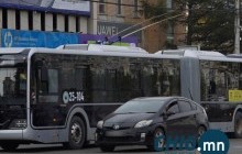 Зорчигчийг хаалгаараа хавчсан жолоочийг торголоо 