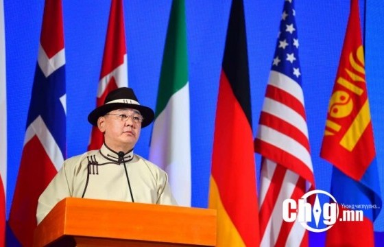 ЕРӨНХИЙЛӨГЧ У.ХҮРЭЛСҮХ ОЛОН УЛСЫН МОНГОЛЧ ЭРДЭМТНИЙ XII ИХ ХУРЛЫН НЭЭЛТЭД ОРОЛЦОЖ ҮГ ХЭЛЛЭЭ