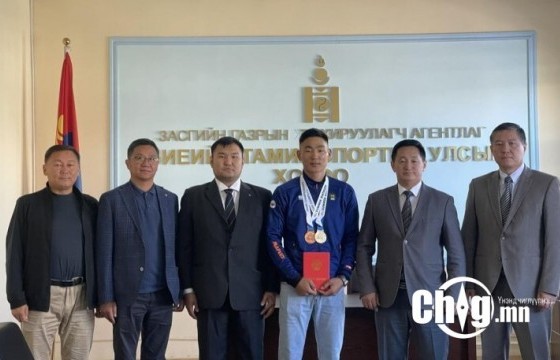 ОУХМ Э.ЭНХСАЙХАНД ХҮНДЭТ ЖУУХ ГАРДУУЛЛАА