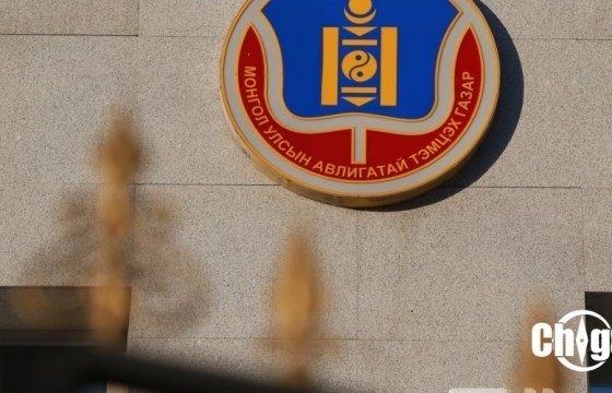 БНХАУ-ын иргэн “Х” нь өөртөө давуу байдал бий болгох зорилгоор бусдад хахууль өгөхийг завджээ