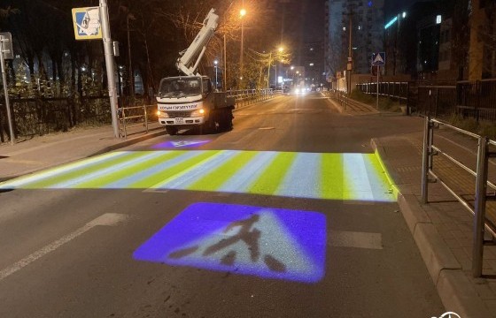 Нийслэлийн хоёрдугаар сургуулийн урд зам явган зорчигчийн гэрэлтүүлэгчтэй тэмдэглэгээтэй болов