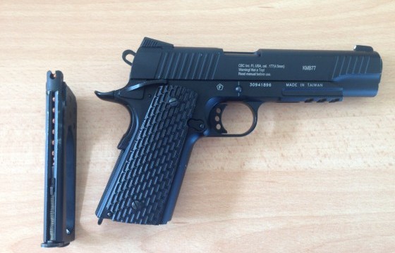 СЭРЭМЖЛҮҮЛЭГ: Гар буу оролдож байх үедээ сум алдаж хоёр иргэнийг оножээ