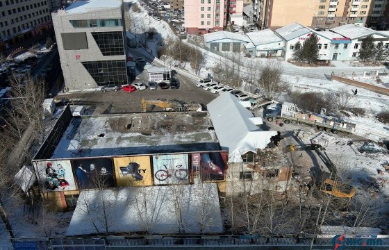 “S’Outlet-ын агуулахыг буулгаж байна. Дэлгүүрийн барилгыг ирэх сард нураана