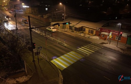 Баянгол дүүргийн ерөнхий боловсролын таван сургууль орчмын зургаан байршилд лед гэрлэн гарц суурилууллаа