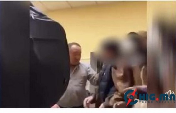 Ангид 3 хүүхэд тамхи татсан