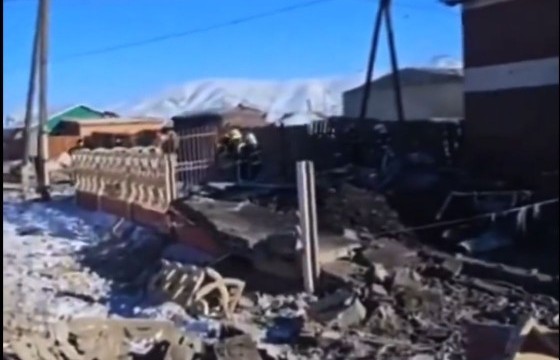 Баянхонгор аймгийн төвд цэцэрлэгийн нам даралтын хийн зуух дэлбэрсний улмаас байшин бүхэлдээ нурж, галч нь амиа алджээ