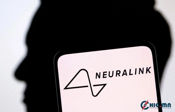 Илон Маскийн Neuralink компани бодлоороо онлайн шатар тоглож байгаа өвчтөнийг үзүүллээ