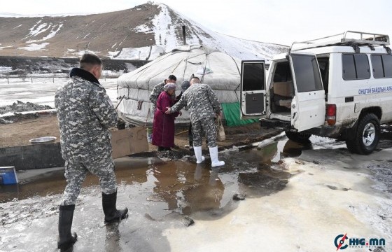 Үерийн эрсдэлтэй бүс дэх айлуудыг нүүлгэн шилжүүлж эхэллээ