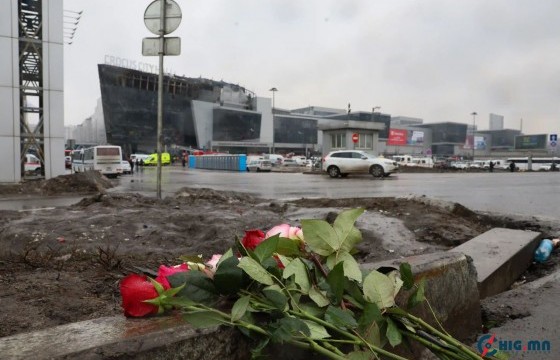 Москвагийн халдлагад амиа алдсан хүний тоо 93 хүрч, алуурчдыг баривчилсан тухай Оросын албаныхан мэдээлжээ