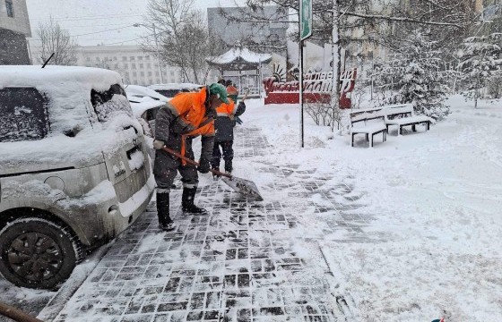 Улаанбаатарын зам талбайн цэвэрлэгээ, давс, бодис цацах ажил үргэлжилж байна