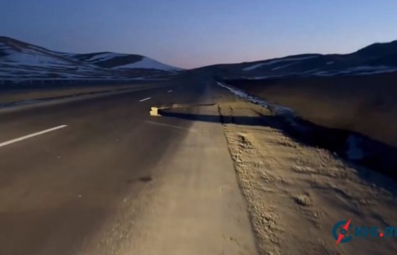 Баянчандмань сумын орчимд зам цөмөрч, эвдэрчээ
