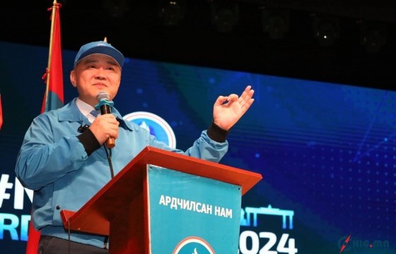 Л.Гантөмөр: Бид лицензээ, газраа, бүгдийг Хятадуудад алдаж байна