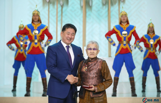 “Өнөр бүл” хүүхдийн төвийн хамт олонд төрийн дээд цол, одон, медаль хүртжээ