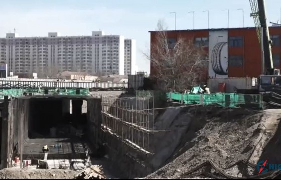 Я.Өнөртүвшин: Таван шарын нүхэн гарц 160 метр урттай, таван метрийн өндөр. Борооны болон үерийн усыг зайлуулах хоёр насос суурилуулна