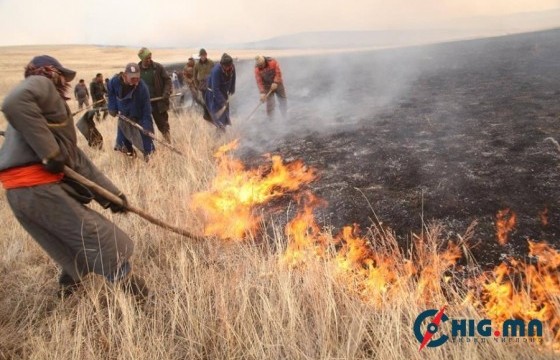 Сүхбаатар аймгийн Эрдэнэцагаан суманд гарсан хээрийн түймэрт хоёр айлын гэр шатжээ