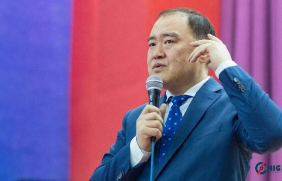 О.Сийлэгмаа: АН-ын дарга Лу.Гантөмөр сайд байхдаа охин Г.Хуландаа нэмэлт тушаал гаргаж БЗС-гаас илүү дүнтэй зээл гаргуулж хувийн дансаар авч байсан
