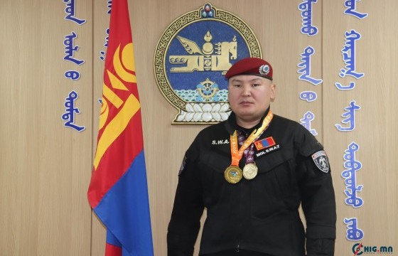 Цагдаагийн дэд хурандаа М.Баттүшиг Япон, БНХАУ-д алтан соёмбот далбаагаа мандууллаа