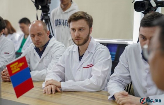 Элэг шилжүүлэн суулгах чиглэлээр ОХУ-ын эмч, мэргэжилтнүүд манай улсад суралцаж байна