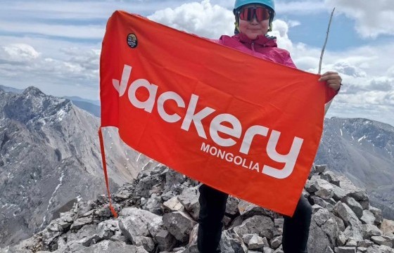 Jackery Mongolia: Далайн түвшнээс дээш 3188 метрийн өндөрт тугаа мандууллаа