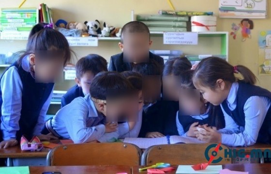 Зудад өртсөн хүүхдүүдэд дасгал ажлын дэвтэр хүргэнэ