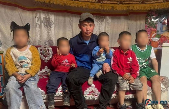 Эхнэр нь нас барж 1-10 насны таван хүүхэдтэйгээ үлдсэн  Г.Ганбат: Ханийнхаа 49 хоногийг дуусгаад айлын хашааг суллаж өгнө