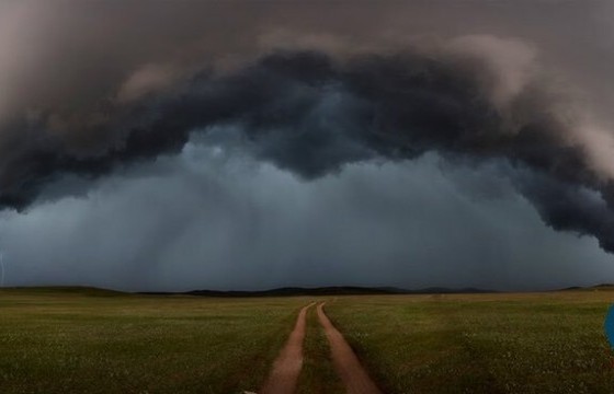 Зүүн өмнөөс хойш чиглэлтэйгээр аадар борооны үүл Улаанбаатар хот руу өгсөж байна