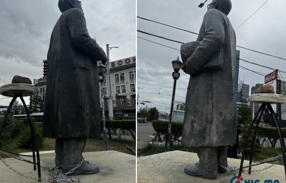 С.Зориг агсны хөшөөг гинжилсэн иргэн “Э”-г олж тогтоон шалгаж байна гэж мэдэгдлээ