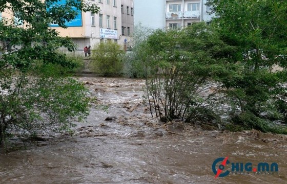 Үерийн бүсэд байгаа хараа хяналтгүй хүүхдүүдийг түр хамгаалах байранд хүргэжээ