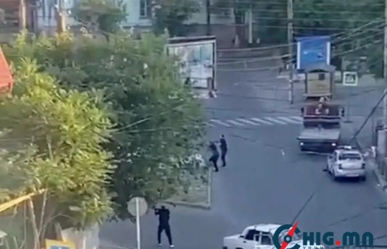 Оросын бүрэлдэхүүн болох Дагестан улсад зэвсэгт хадлага болж долоо цагдаа амиа алдаж, 25 хүн шархаджээ