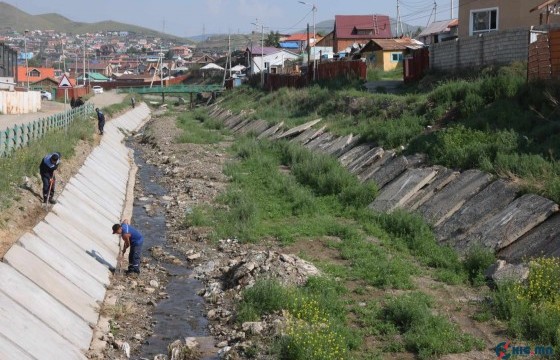 Хайлаастын үерийн хамгаалалтын даланг шинэчлэн засварлаж байна