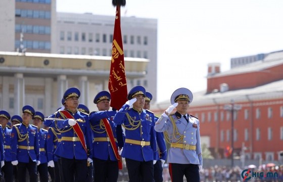 Төрийн далбааны өдөрт зориулсан ёслолын жагсаалд 15 байгууллагын 1500 орчим алба хаагч оролцлоо