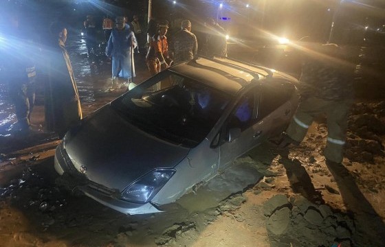 Дундговь аймагт орсон аадар борооны улмаас орон сууц, автомашин усанд автжээ