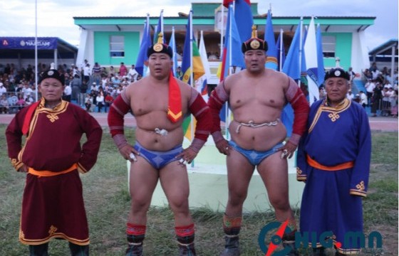 Өмнөговь аймгийн 93 жилийн ойн баяр наадмын үндэсний бөхийн барилдаанд Улсын аварга О.Хангай түрүүллээ