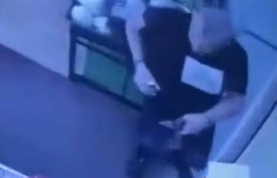 Худалдагчийг хутгаар сүрдүүлсэн гадаадын иргэнийг цагдаагийн байгууллагаас шалгаж эхэлжээ