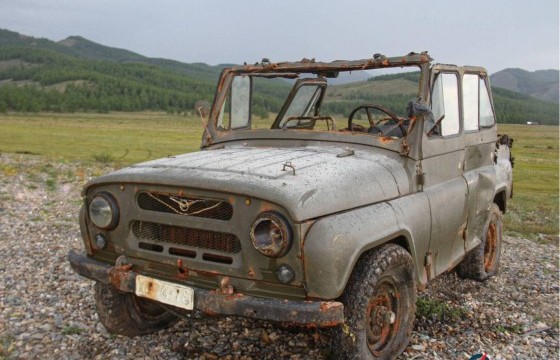 40 жилийн өмнө Хөвсгөл нуурт живсэн автомашин нь эмнэлгийн тэрэг бөгөөд зорчиж явсан эмч нар ослоор амь эрсэджээ