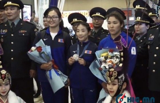 Олимпын наадмын мөнгөн медальт Б.Баасанхүү тэргүүтэй жүдочид эх орондоо ирлээ