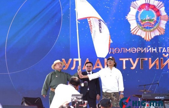 АПУ компанийг Хөдөлмөрийн гавьяаны улаан тугийн одонгоор шагналаа