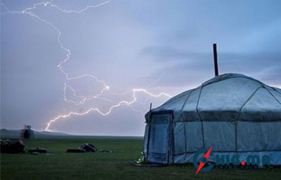 Архангай аймагт өчигдөр 100 гаруй бог мал аянгад цохиулж хорогджээ