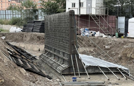 Сэлбэ голын үерийн хамгаалалтын далангийн зүүн талын босоо түшиц ханыг бетоноор цутгах ажил 40 хувьтай үргэлжилж байна