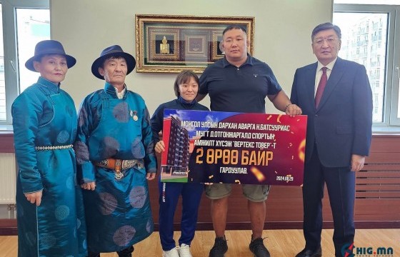 Дархан аварга Н.Батсуурь үндэсний шигшээ багийн тамирчин Д.Отгонжаргалд хоёр өрөө байр өгнө гэсэн  амлалтдаа хүрлээ