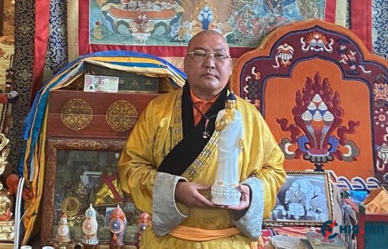 Оросын ард түмэн болон ялгуусан Улаан армийнханд халуун баяр хүргэе!