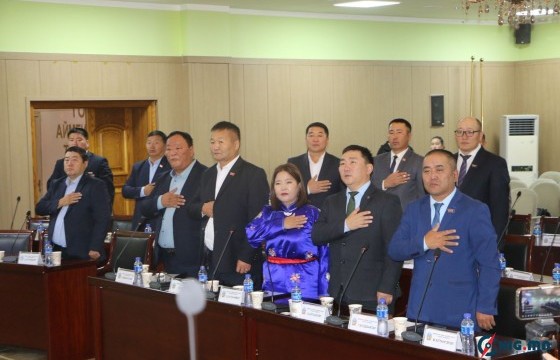 ЭШ-д өндөр оноо авсан сурагч, түүнийг бэлтгэсэн багшаас гадна сургуулийн менежер, захирал, сумын ЗД-ыг урамшуулдаг болжээ