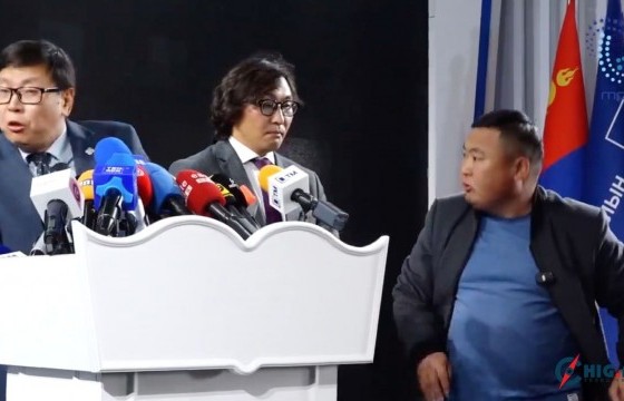 Үнэн ба зөв намын дарга А.Отгонбаатар Боловсролын сайд П.Наранбаярын биед халдав