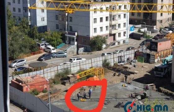 Нийслэлийн 21-р сургуулийн ойролцоо баригдаж буй барилгаас краны сум унажээ
