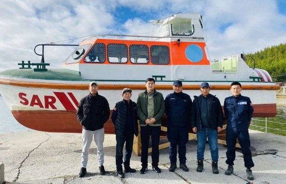 Герман Улсаас Хөвсгөл аймагт 5.5 тонн жинтэй аврах завь өгчээ