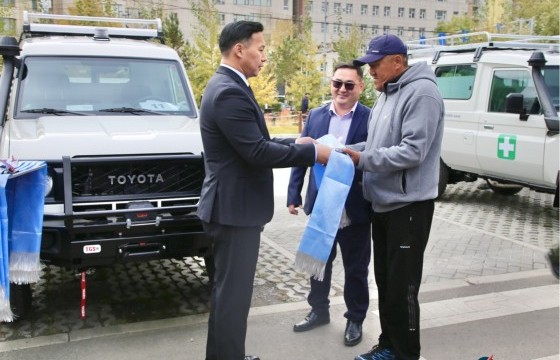 Дэлхийн банкны санхүүжилтээр 20 суманд түргэн тусламжийн автомашин хүлээлгэн өглөө