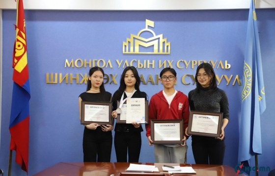 Олон улсын эдийн засгийн VII олимпиадаас Г.Халиунаа мөнгөн медаль хүртлээ